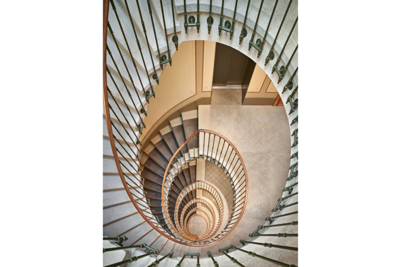 Kampagnenbild ETD 2025: Treppe im ehemaligen Hotel Metropol in Bern.
