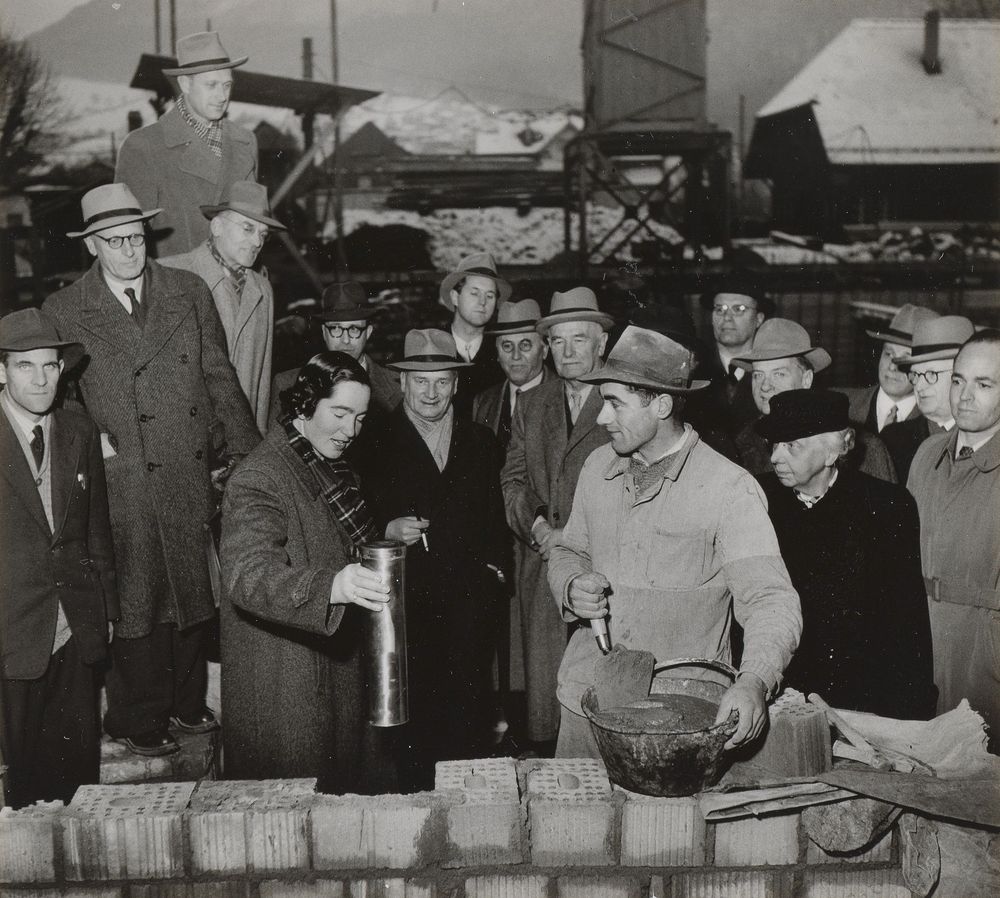 Grundsteinlegung für das neue Kurtheater in Baden 1950 im Beisein von Lisbeth Sachs