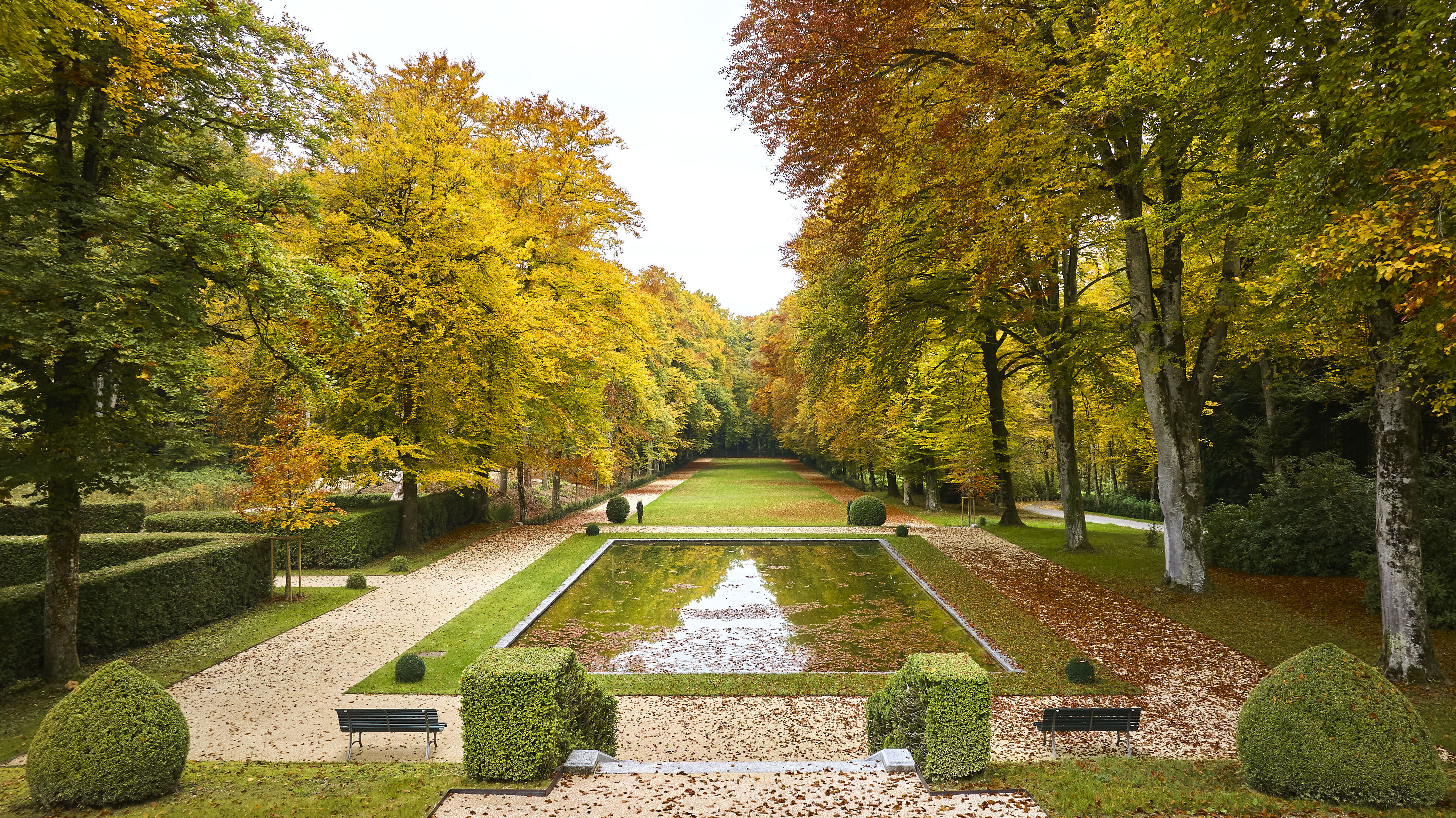 vue du miroir d'eau du domaine de Bois-Murat