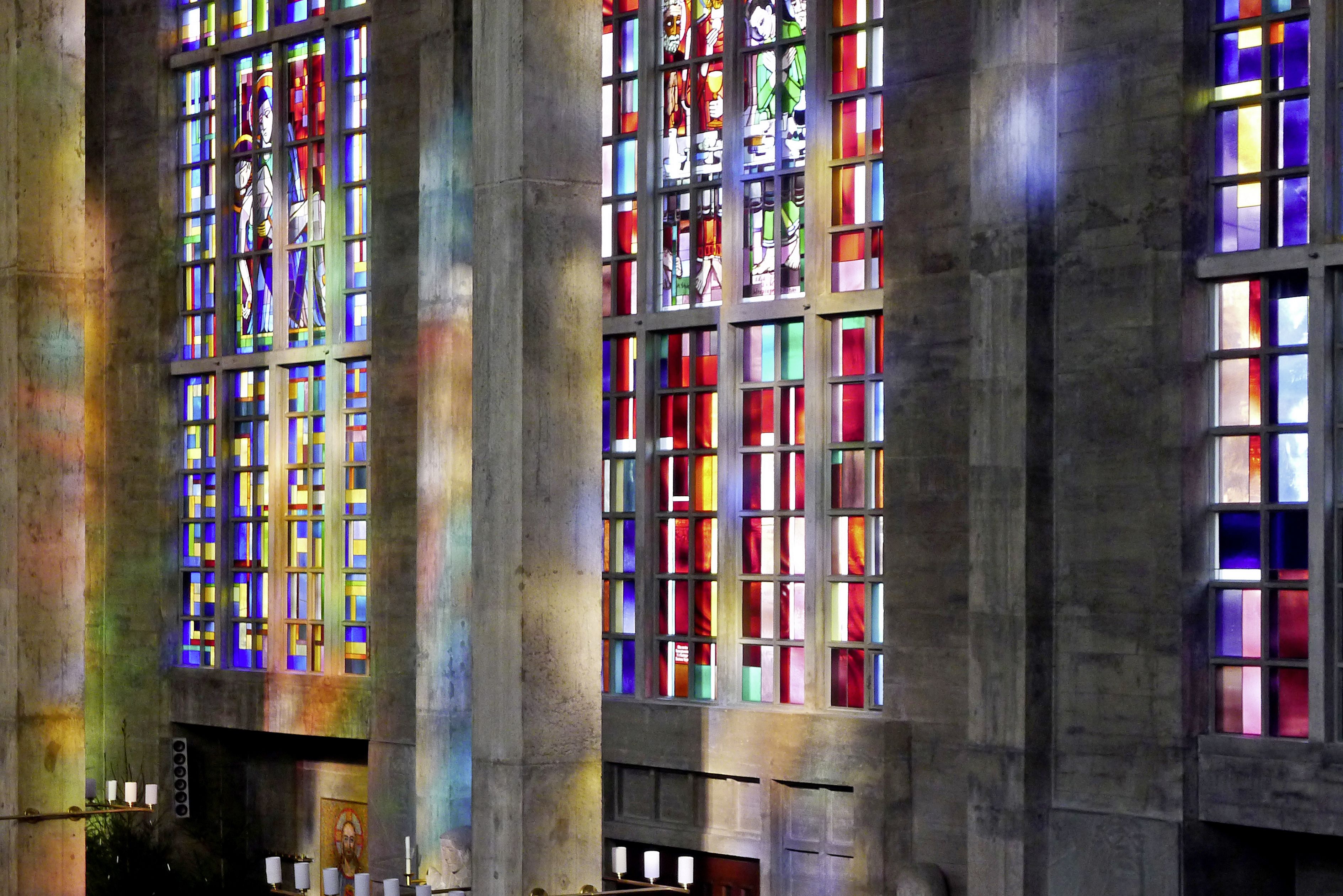 St. Antonius-Kirche: Magisches Lichtspiel auf béton brut