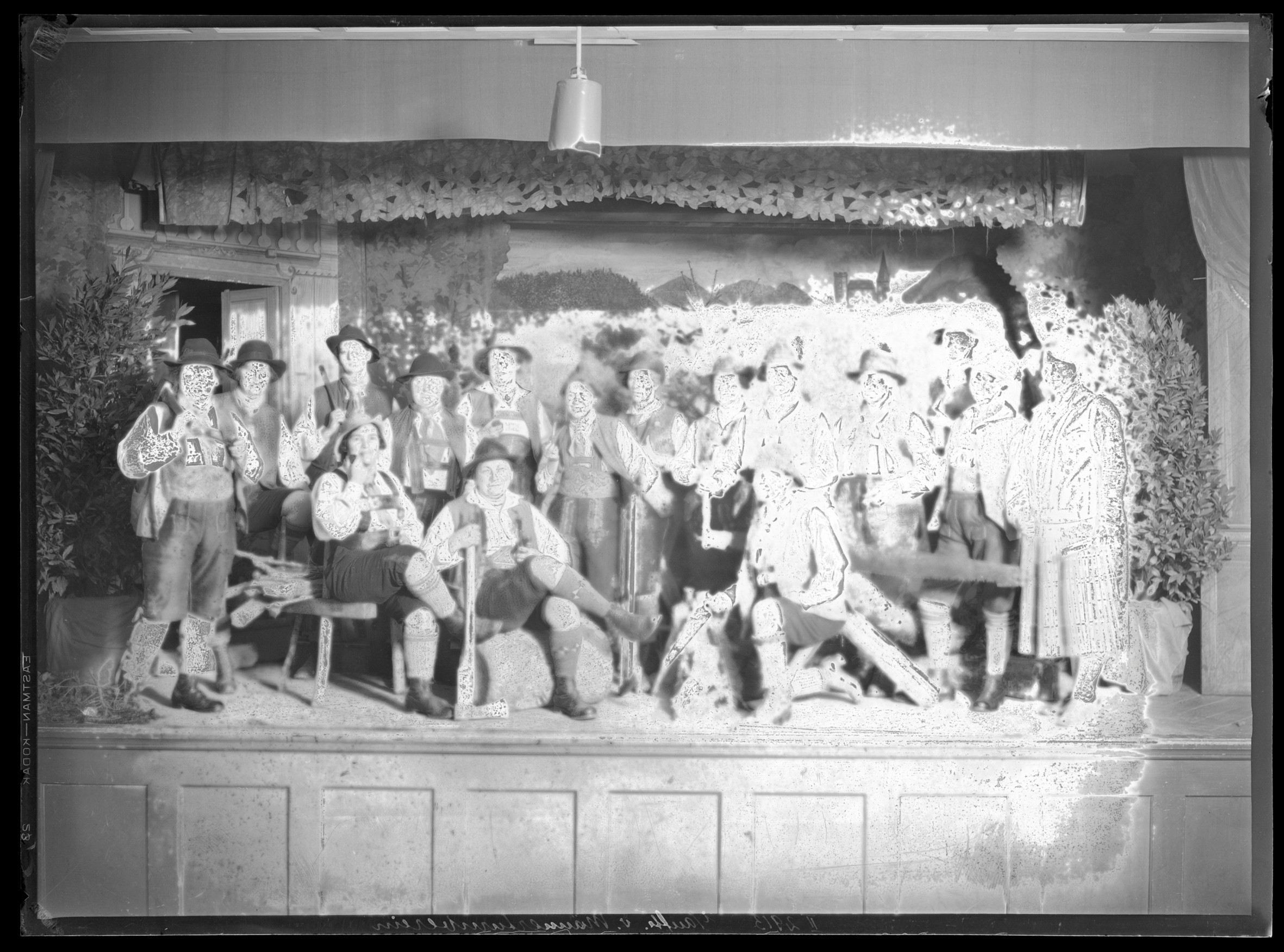 Solothurn, Zentralbibliothek, beschädigter Fotoabzug von Hans König.