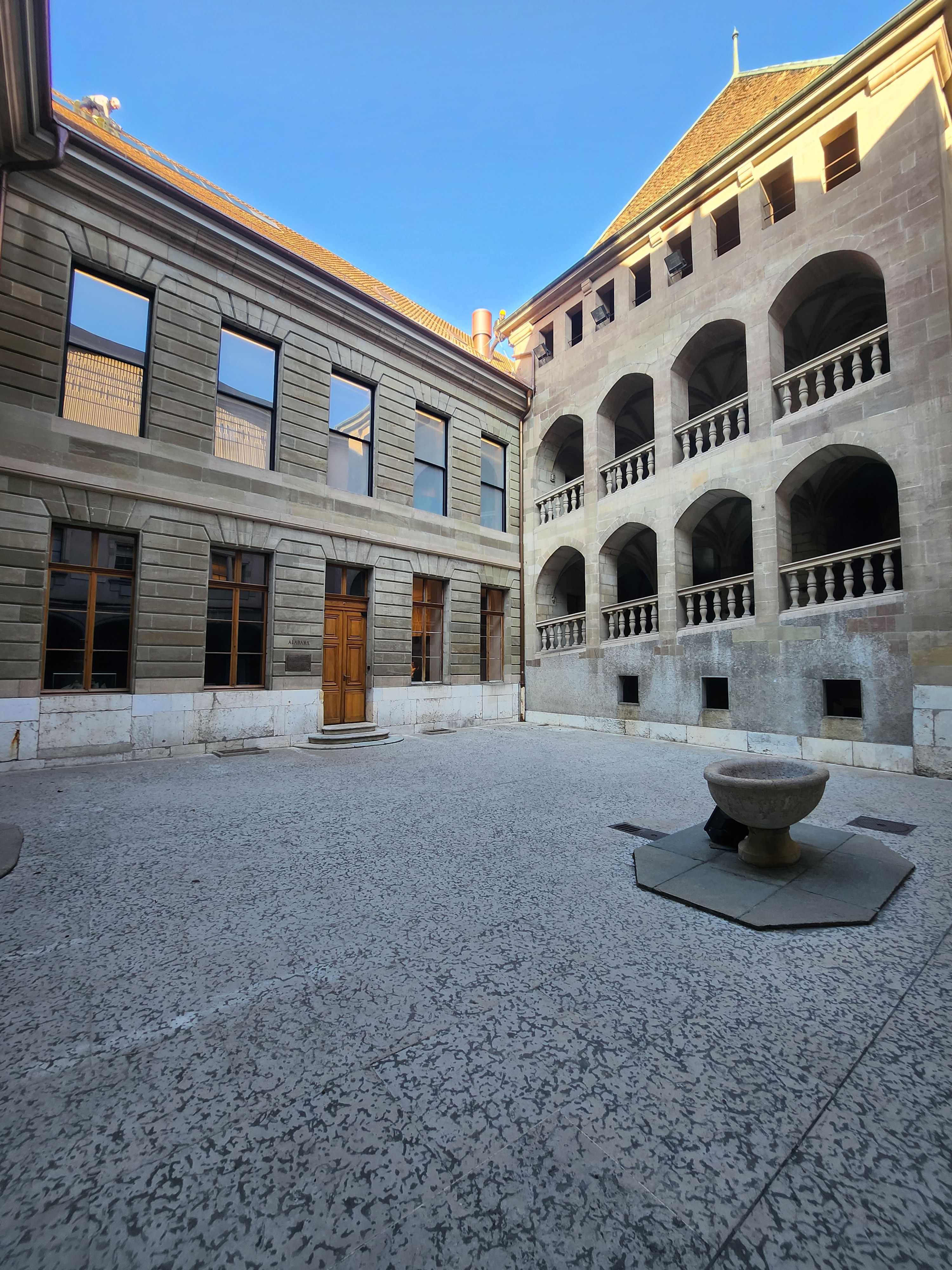 Cour de l'Hôtel-de-Ville