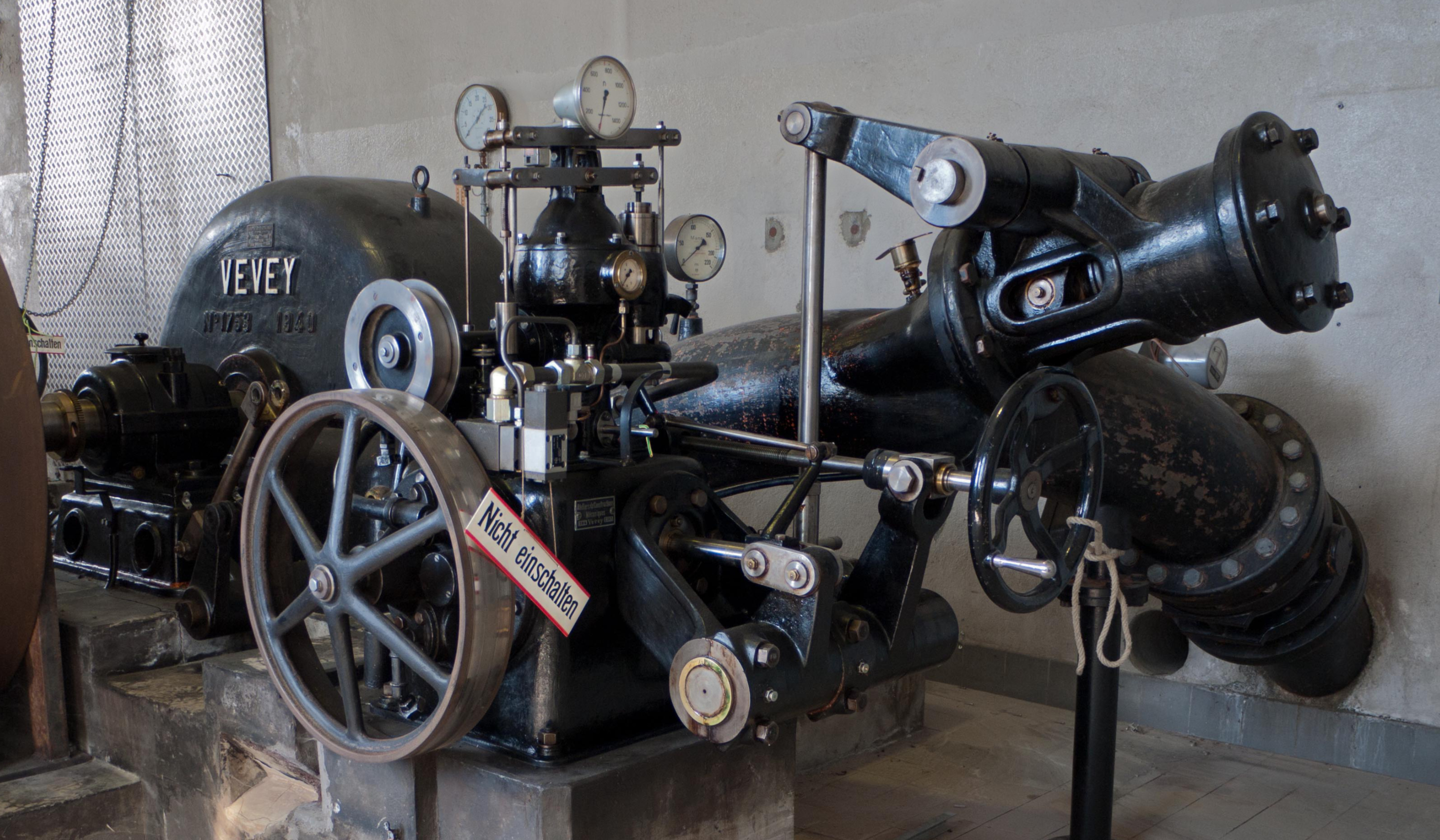 Turbine im historischen Wasserkraftwerk Schattenhalb 2