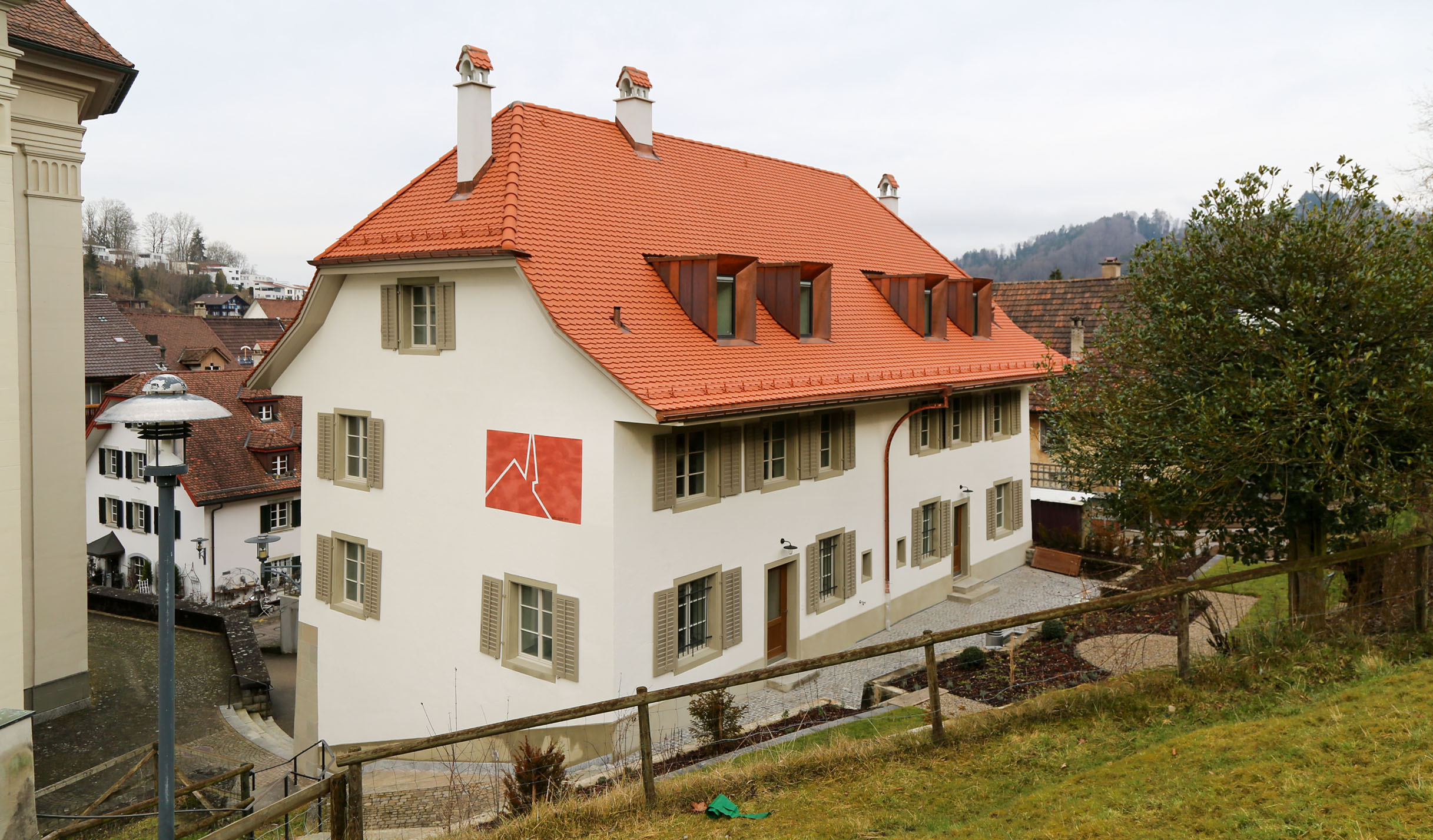 Doppelkaplanenhaus, Schlossweg 3 und 4, Ansicht von Südwesten