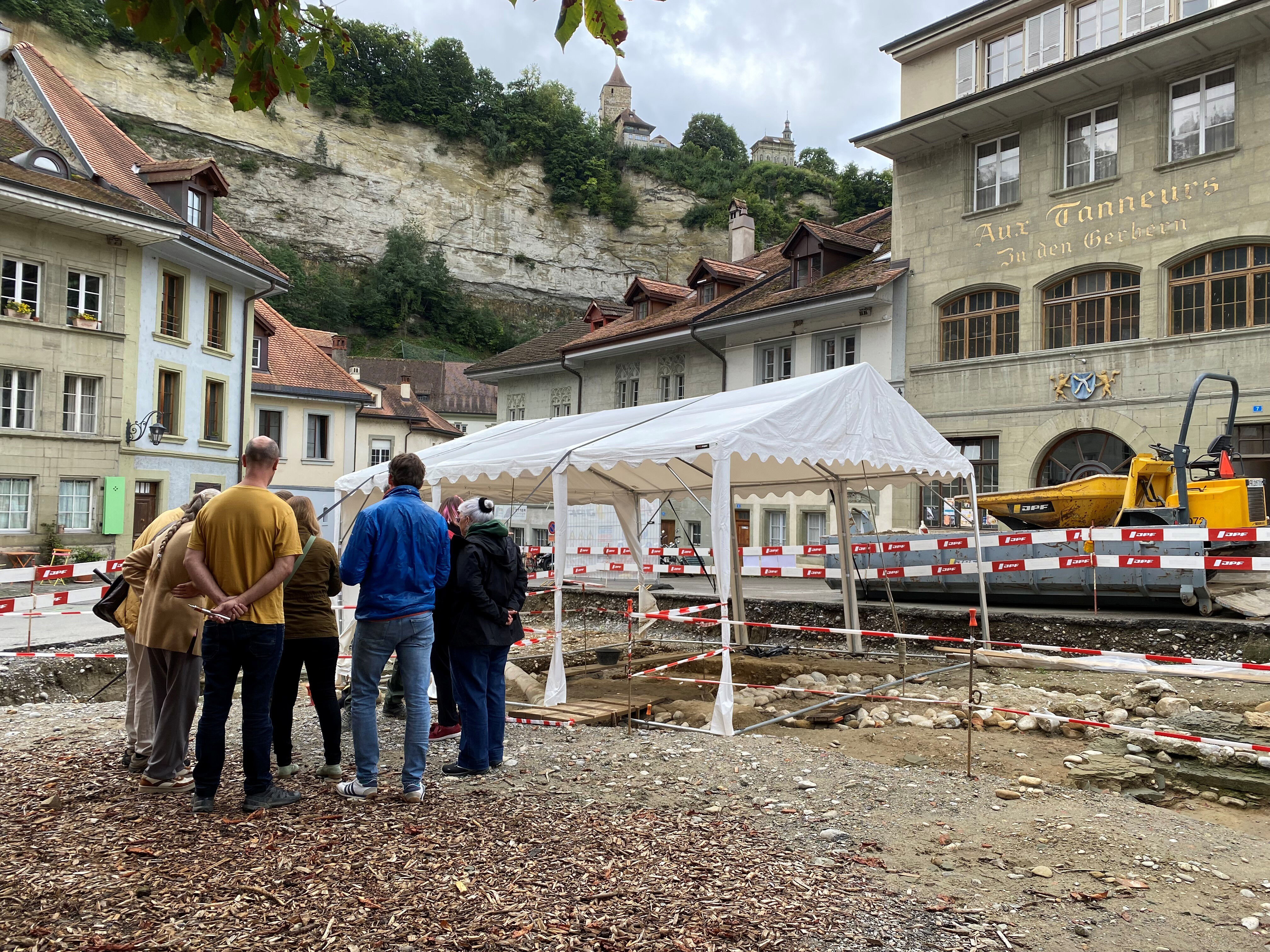 vue des fouilles archéologiques sur la Place du Petit-St-Jean