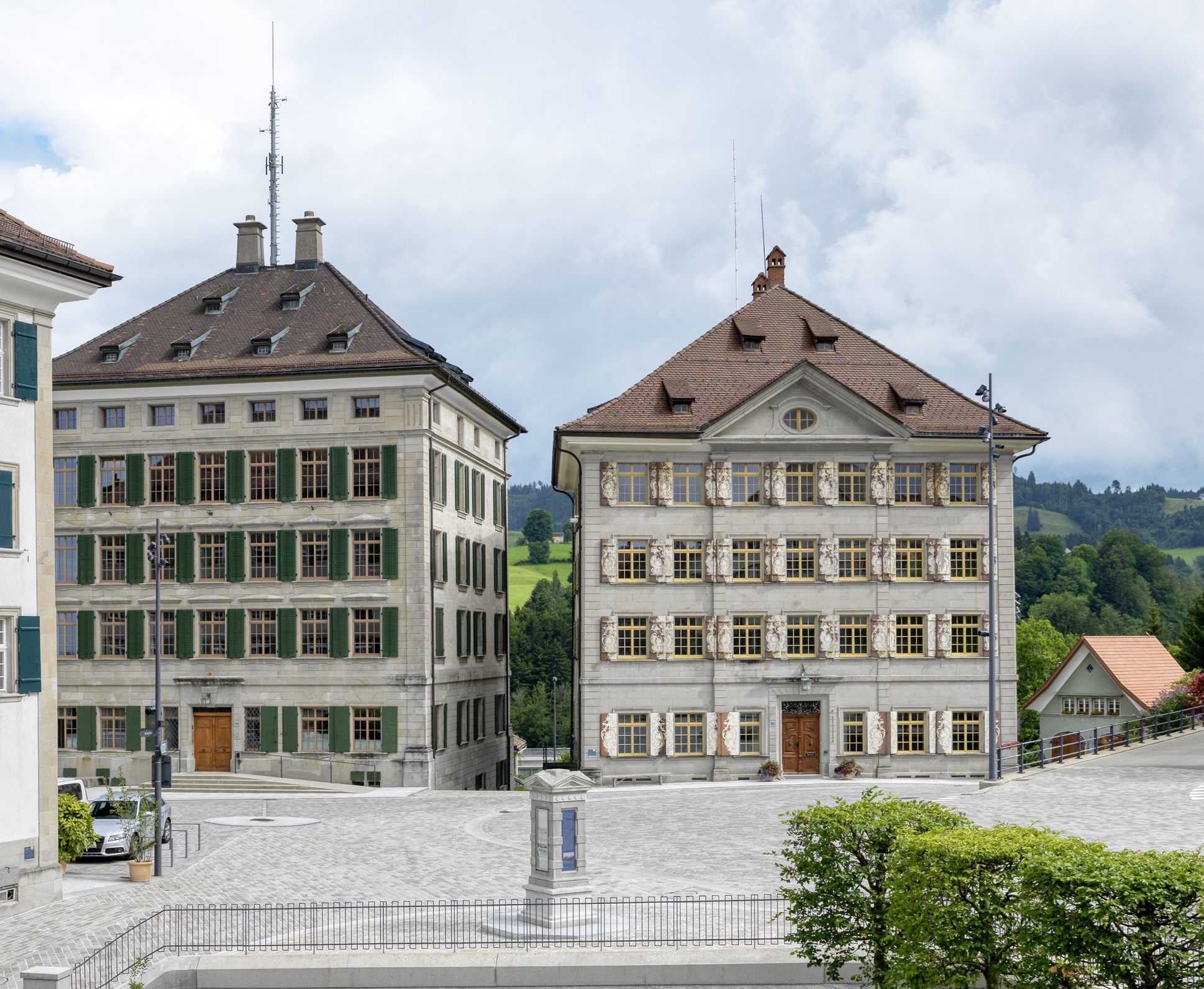 Rechts im Bild das Gemeindehaus in Trogen