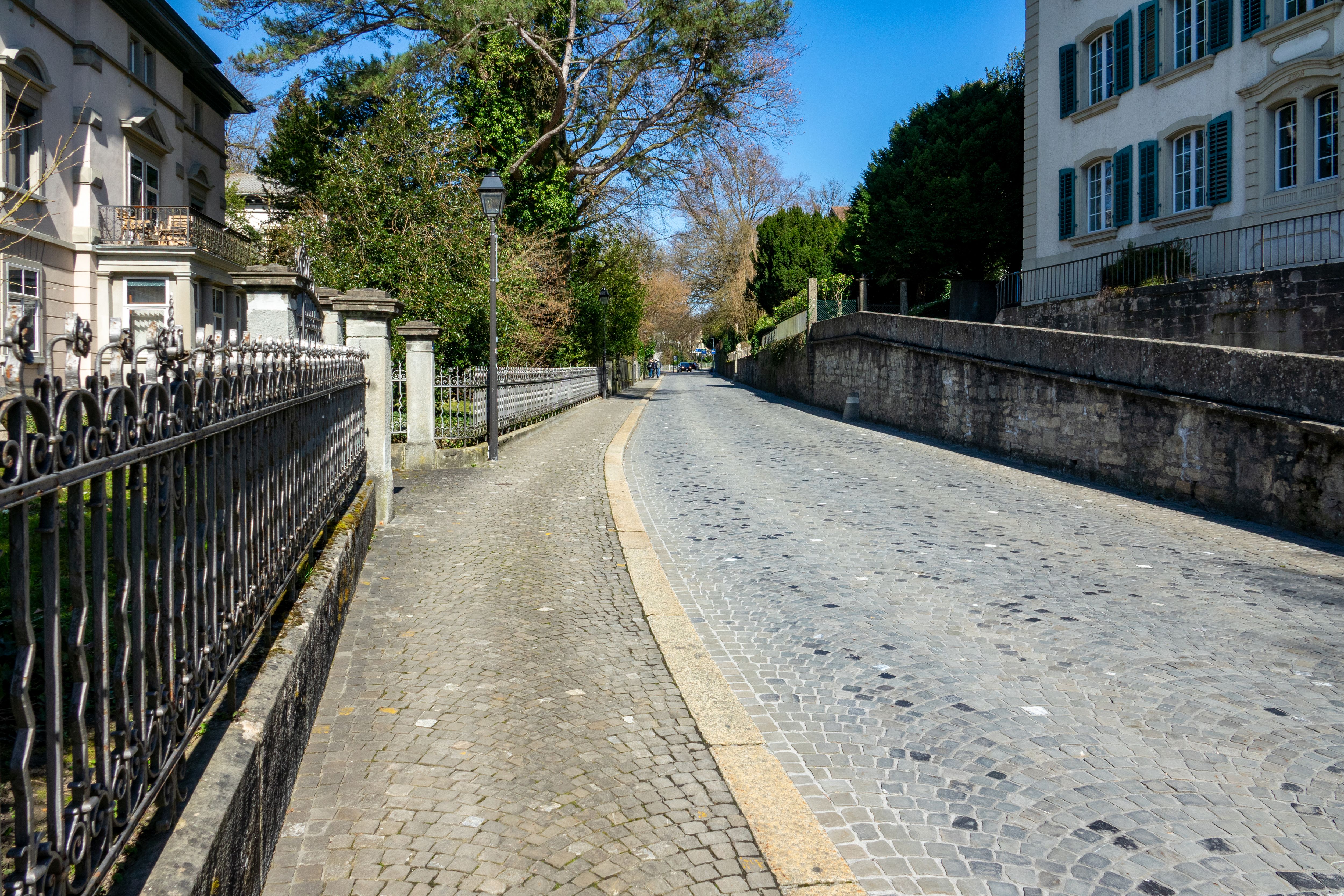 Lenzburg, Schützenmattstrasse: vornehme vorstädtische Villen an der einstigen Hauptstrasse Bern-Zürich
