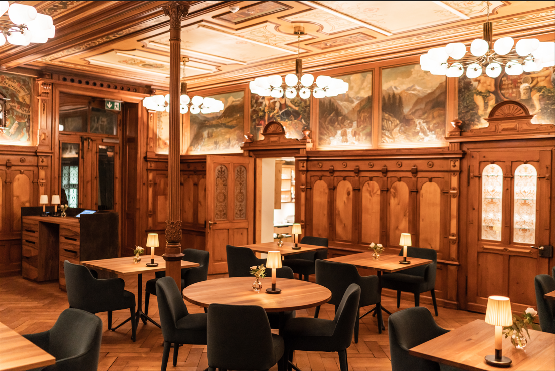 Die festlich gestaltete Gaststube