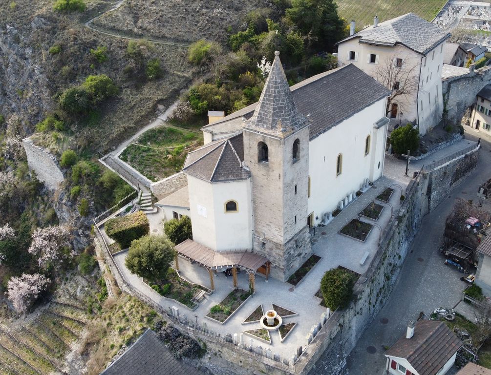 L'église et son jardin d'inspiration médiévale