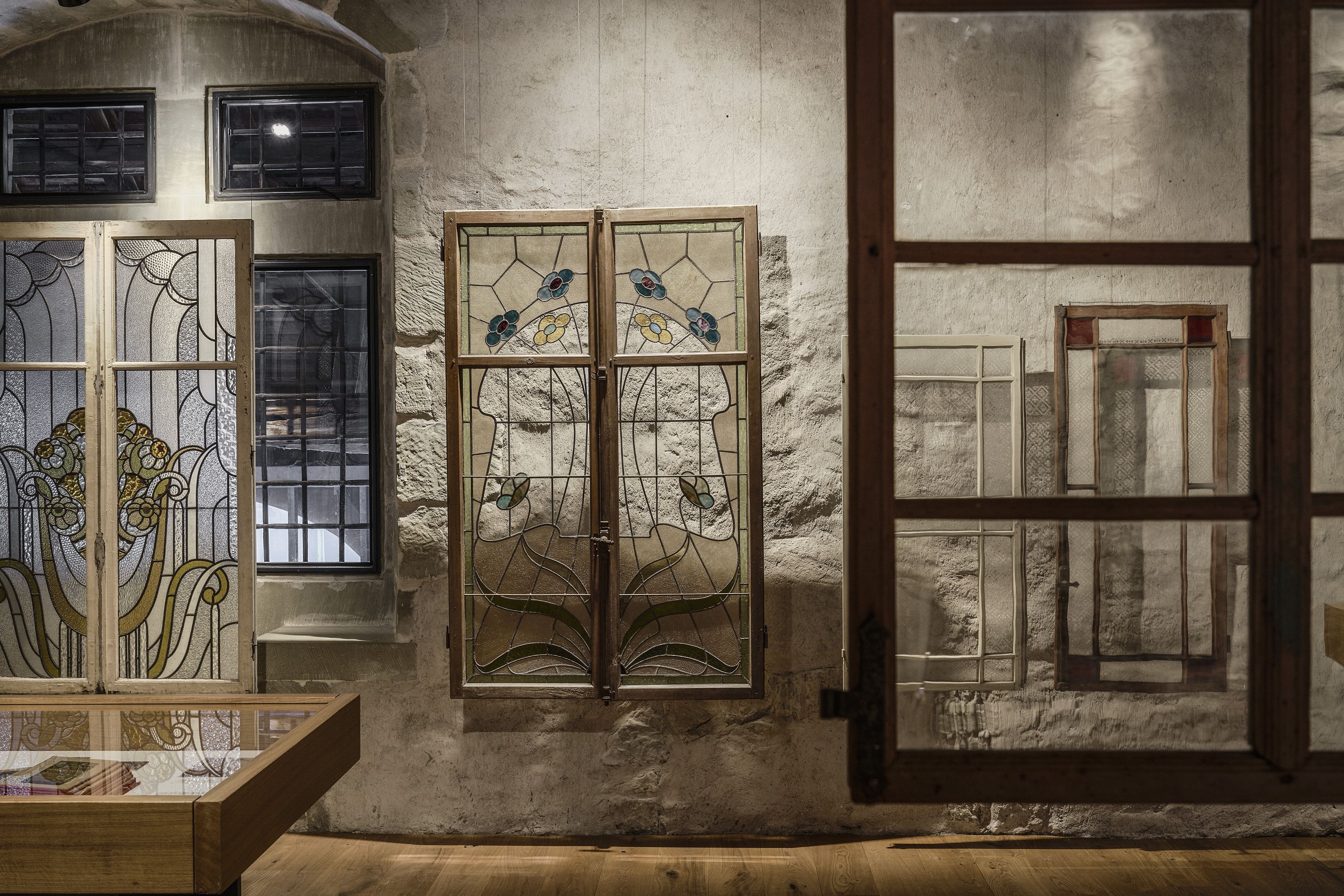 Fenêtres de différentes époques. Coup d'oeil dans l'exposition passée "Du précieux au quotidien" au Vitromusée Romont